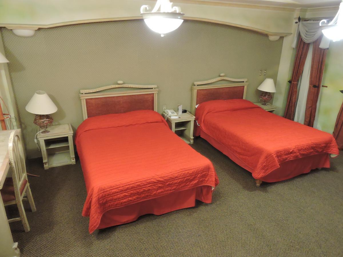 Hotel Quinta Cesar Сан Хуан де лос Лагос Екстериор снимка
