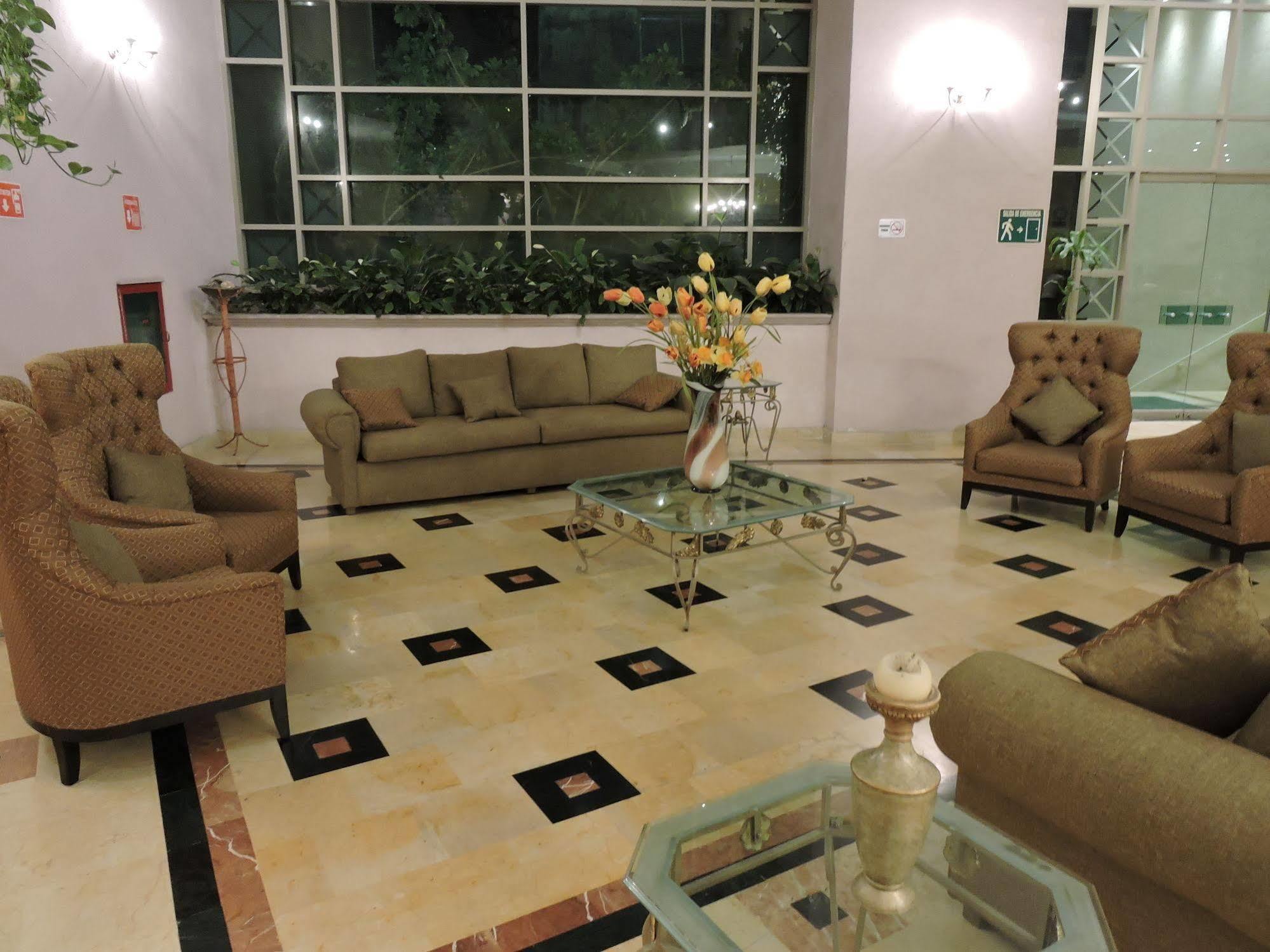 Hotel Quinta Cesar Сан Хуан де лос Лагос Екстериор снимка